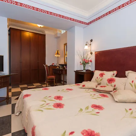 Otel Enavlion Batagianni